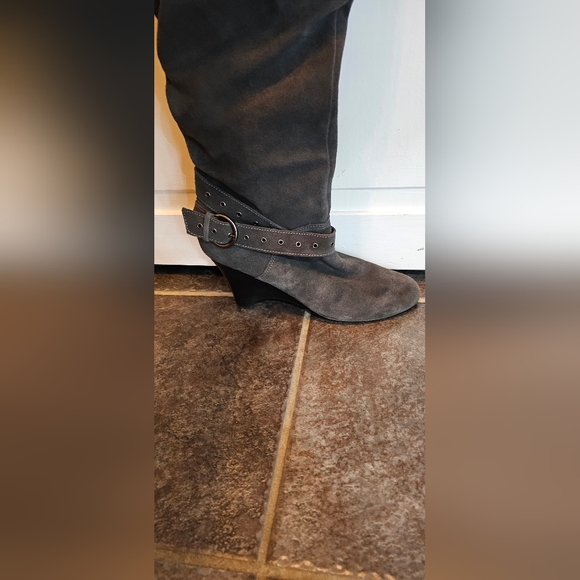 Boots - Picture 5 of 5